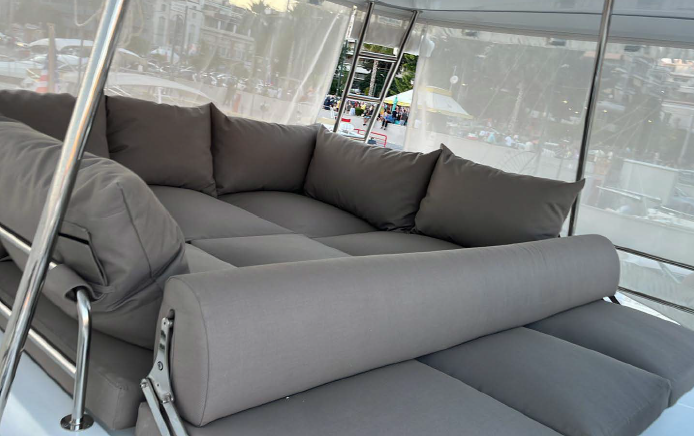 Flybridge lounge